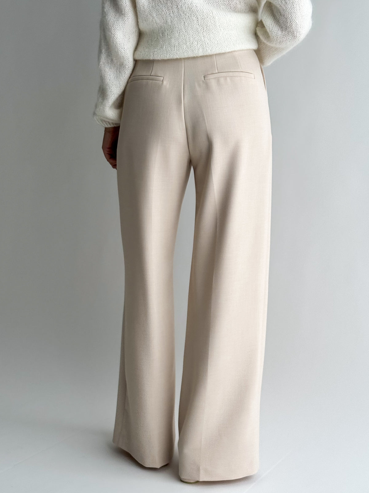 moteriskos-placios-klasikines-kelnes-sancha-kremine