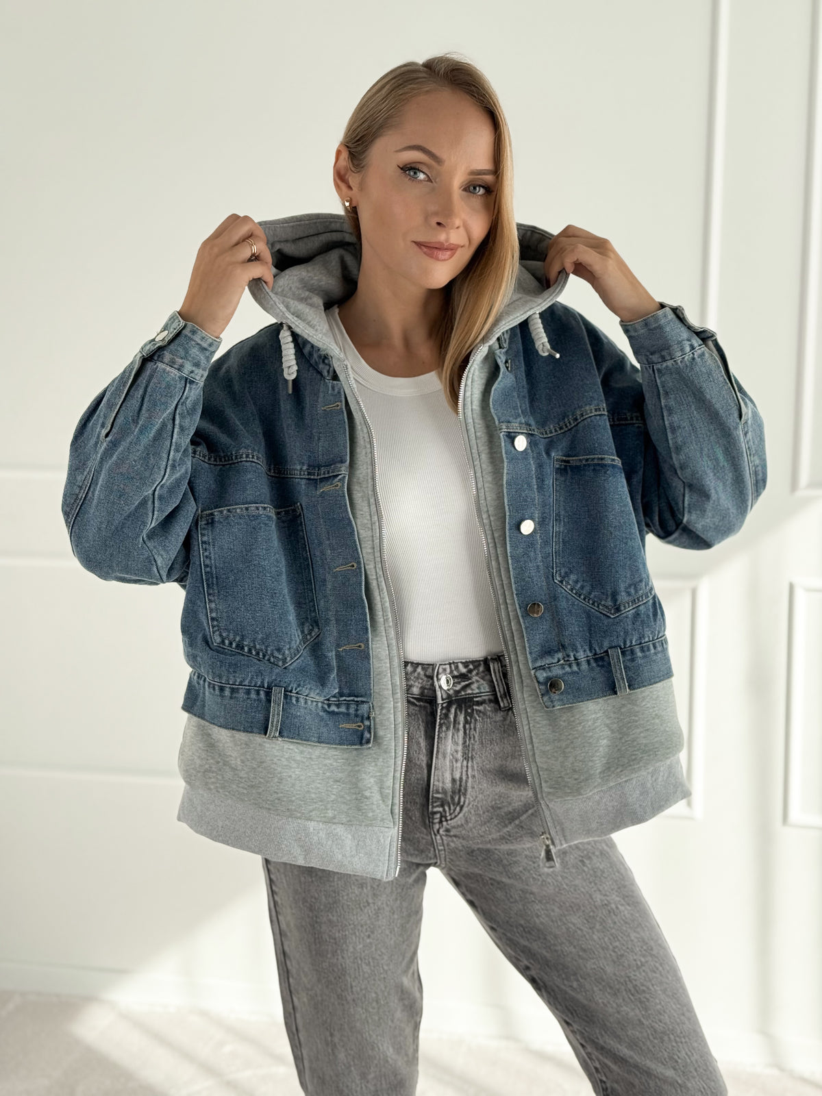 Moteriška kombinuoto audinio džinsinė šilta striukė su gobtuvu CLAIRE