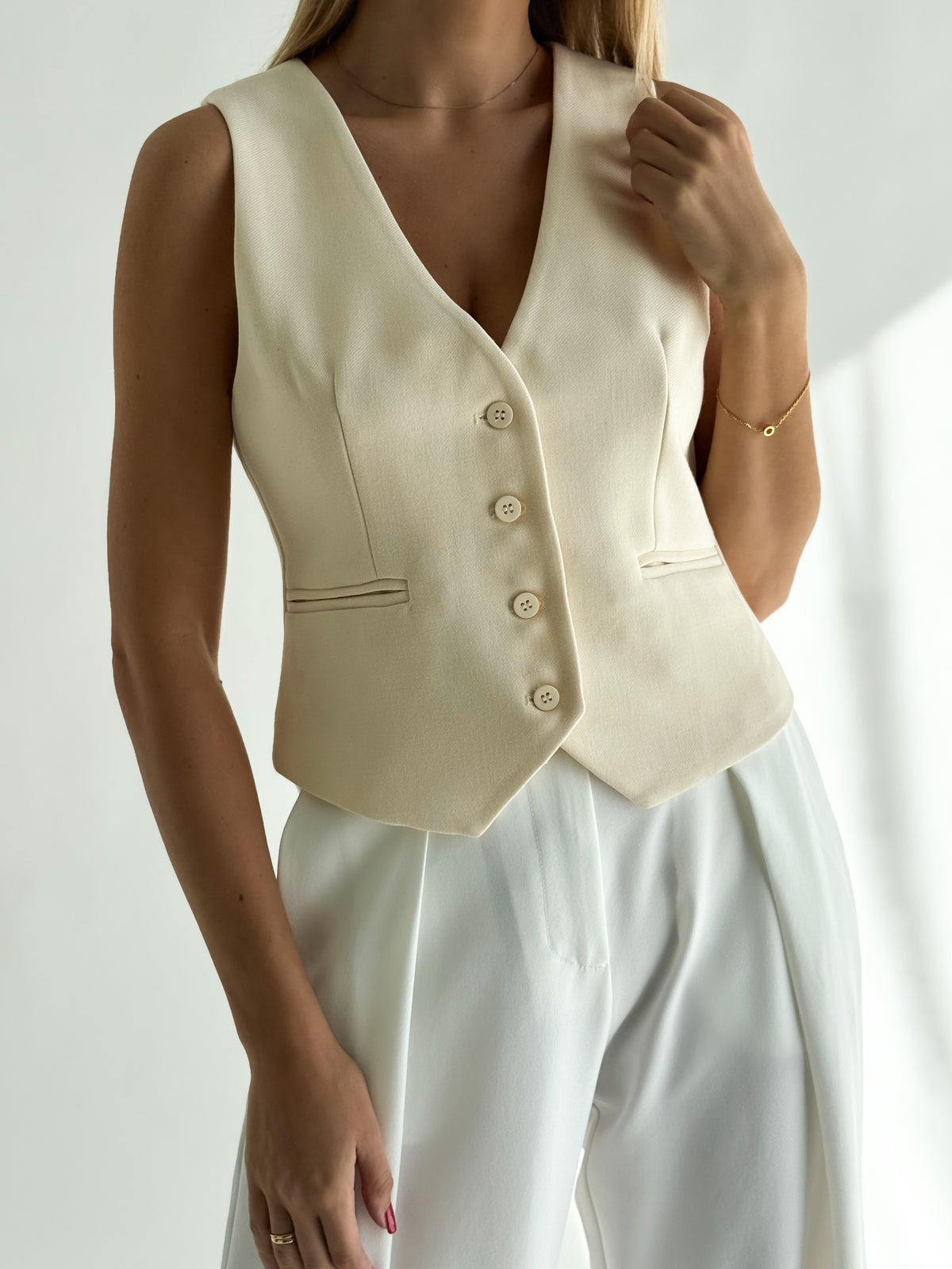 moteriska-klasikine-liemene-dolce-kremine