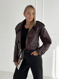 Moteriškas trumpas eko odos švarkas EDMON Bordo