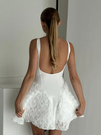 Moteriška itališka proginė suknelė DIODORA Balta