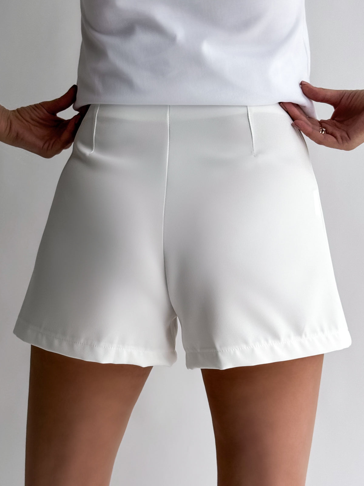 moteriski-klasikiniai-sortai-aukstu-juosmeniu-light-raudona-copy