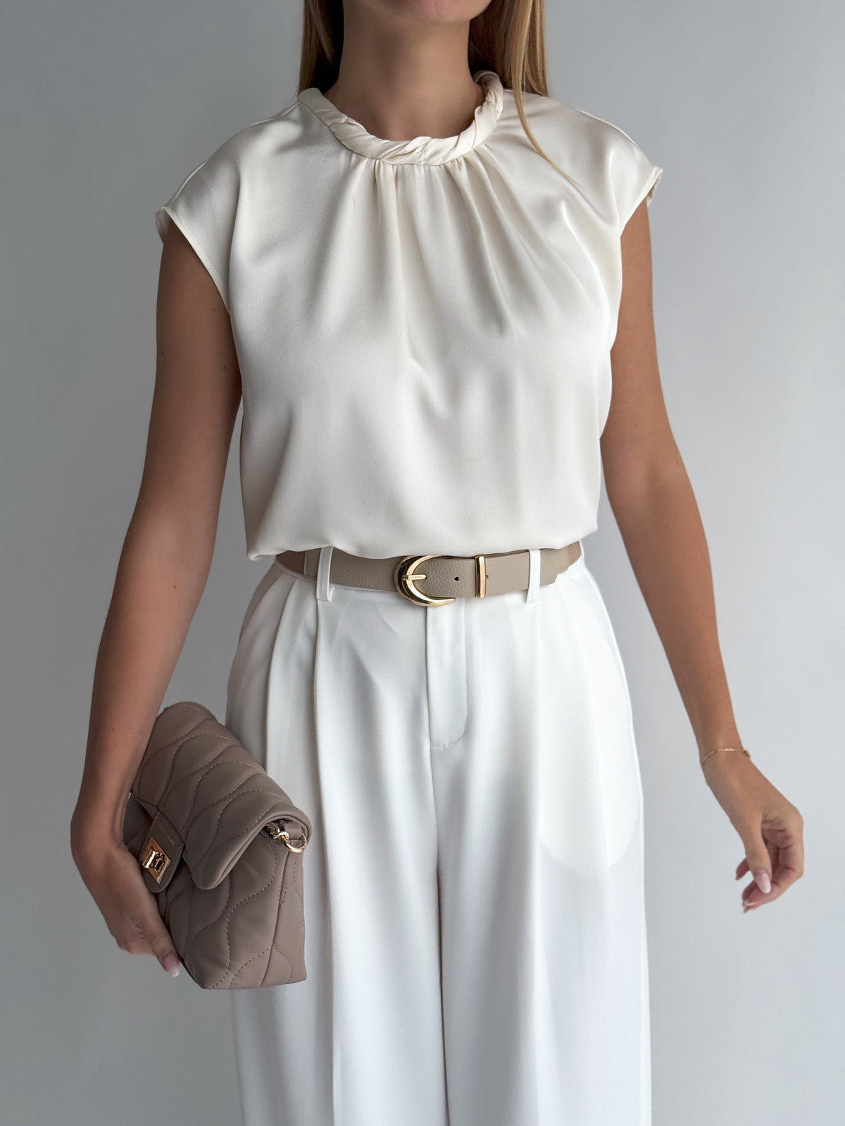 moteriska-puosni-satino-palaidine-madonna-sviesiai-kremine