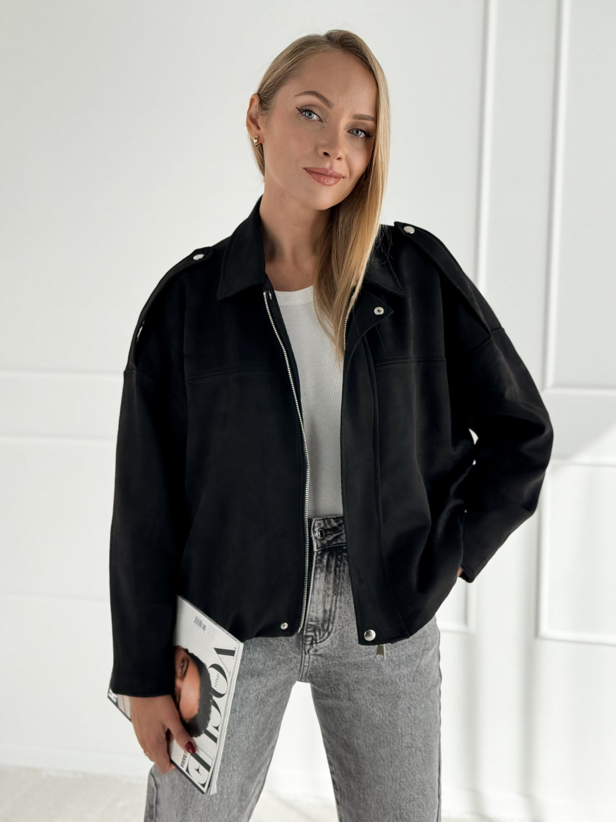 Moteriškas zomšos imitacijos švarkas NIVORA Juoda