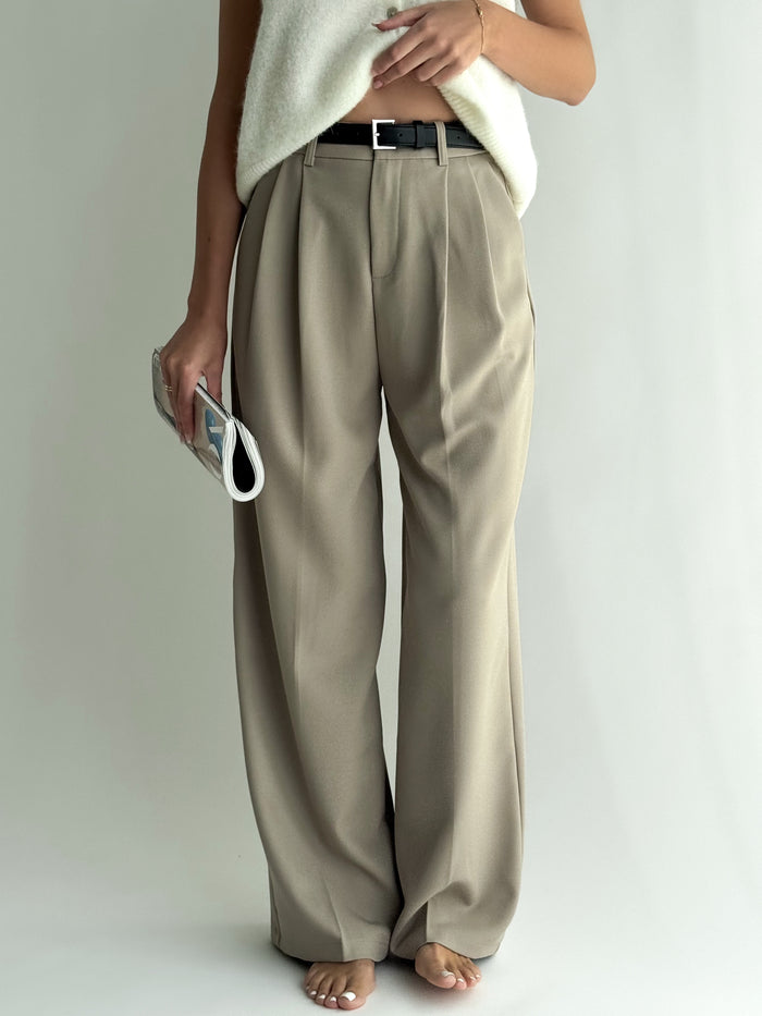 moteriskos-klasikines-kelnes-su-dirzu-moreno-kremine