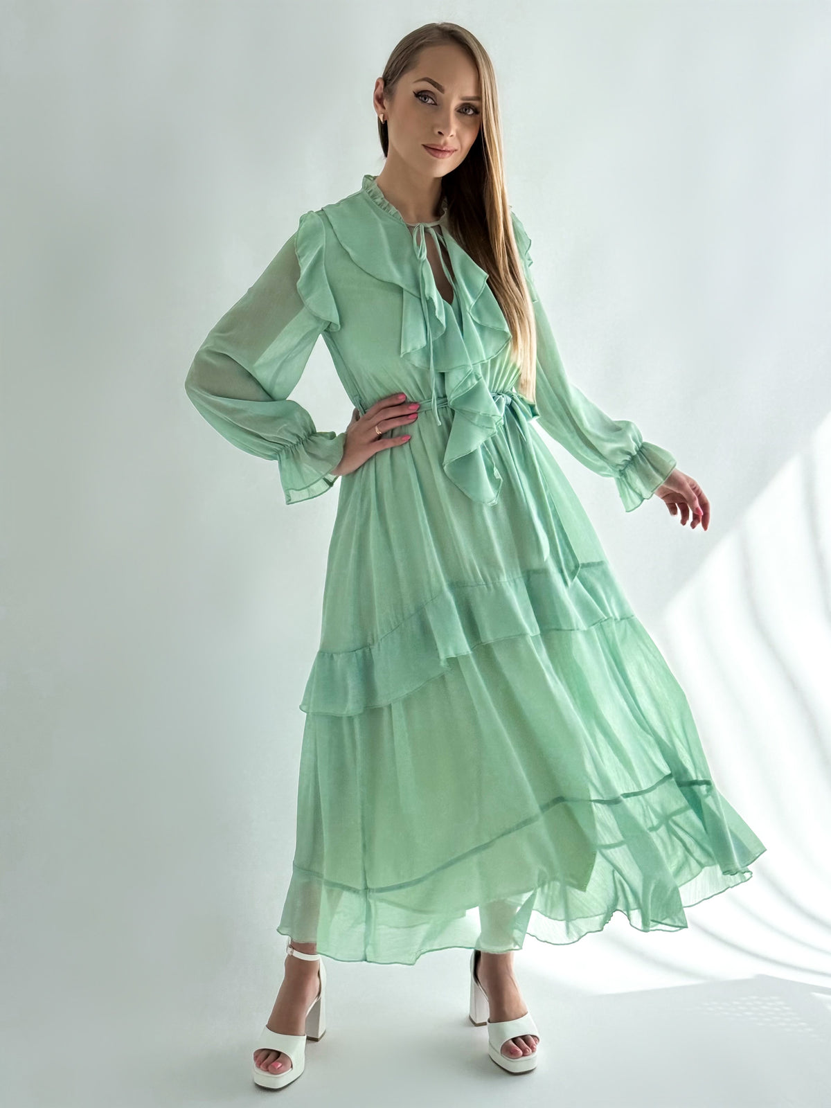 Moteriška ilga proginė suknelė su diržu NYLA Mėtinė