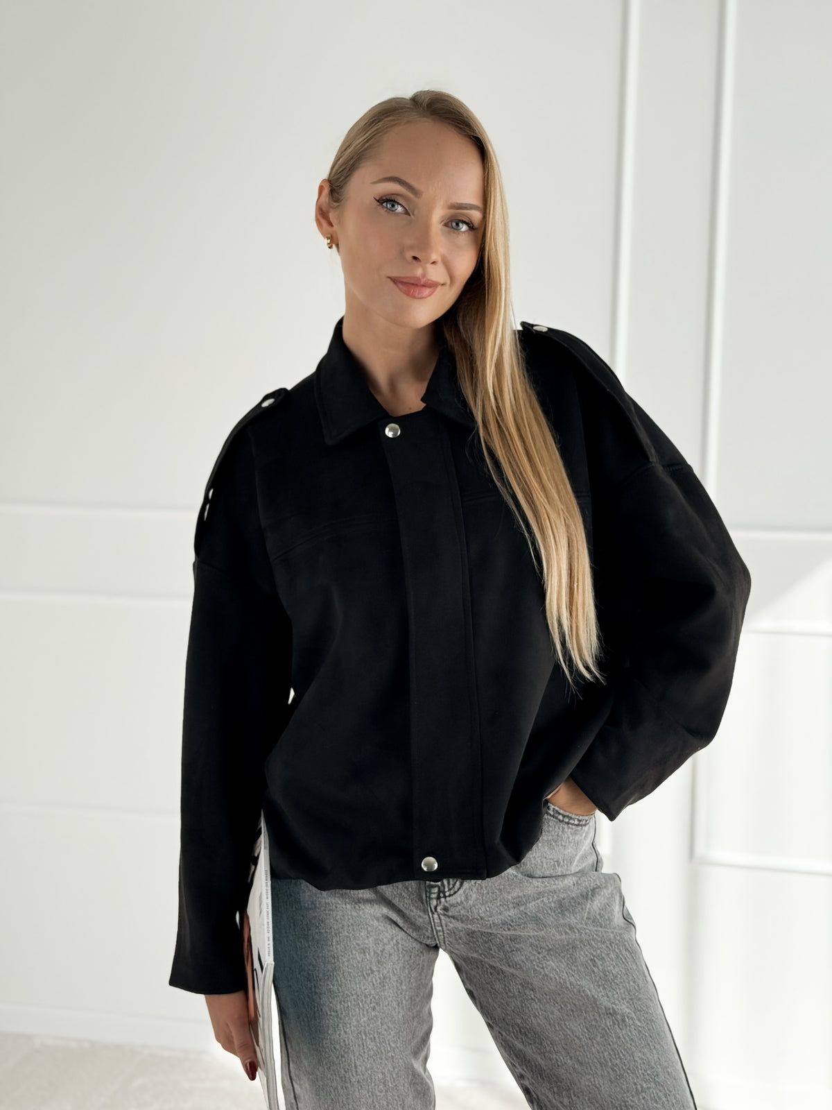 Moteriškas zomšos imitacijos švarkas NIVORA Juoda