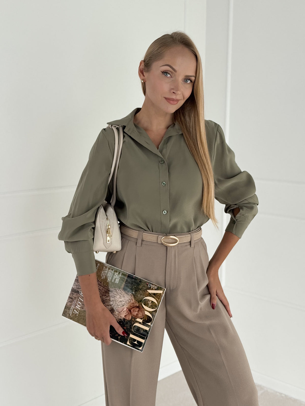 Moteriški itališki klasikiniai marškiniai ORIANA Chaki