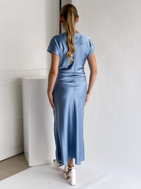 Moteriška ilga itališka satino suknelė VERONA Žydra