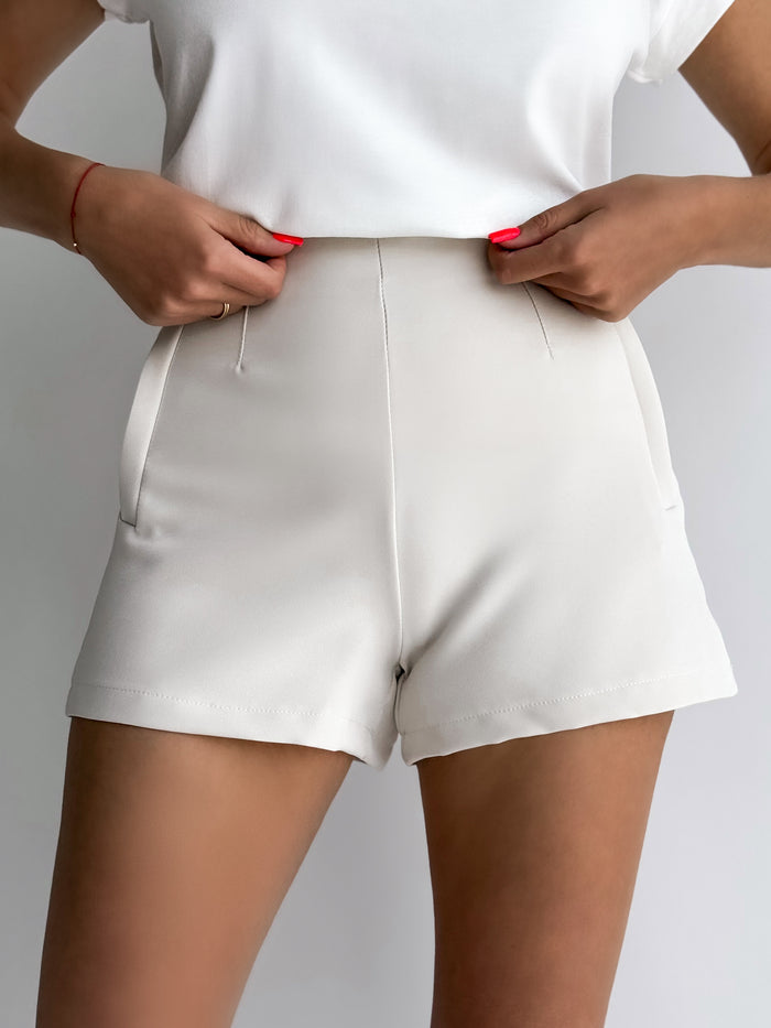 Moteriški klasikiniai šortai aukštu juosmeniu LIGHT Kreminė