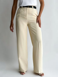 moteriskos-placios-kelnes-su-dirzu-cameroon-kremine