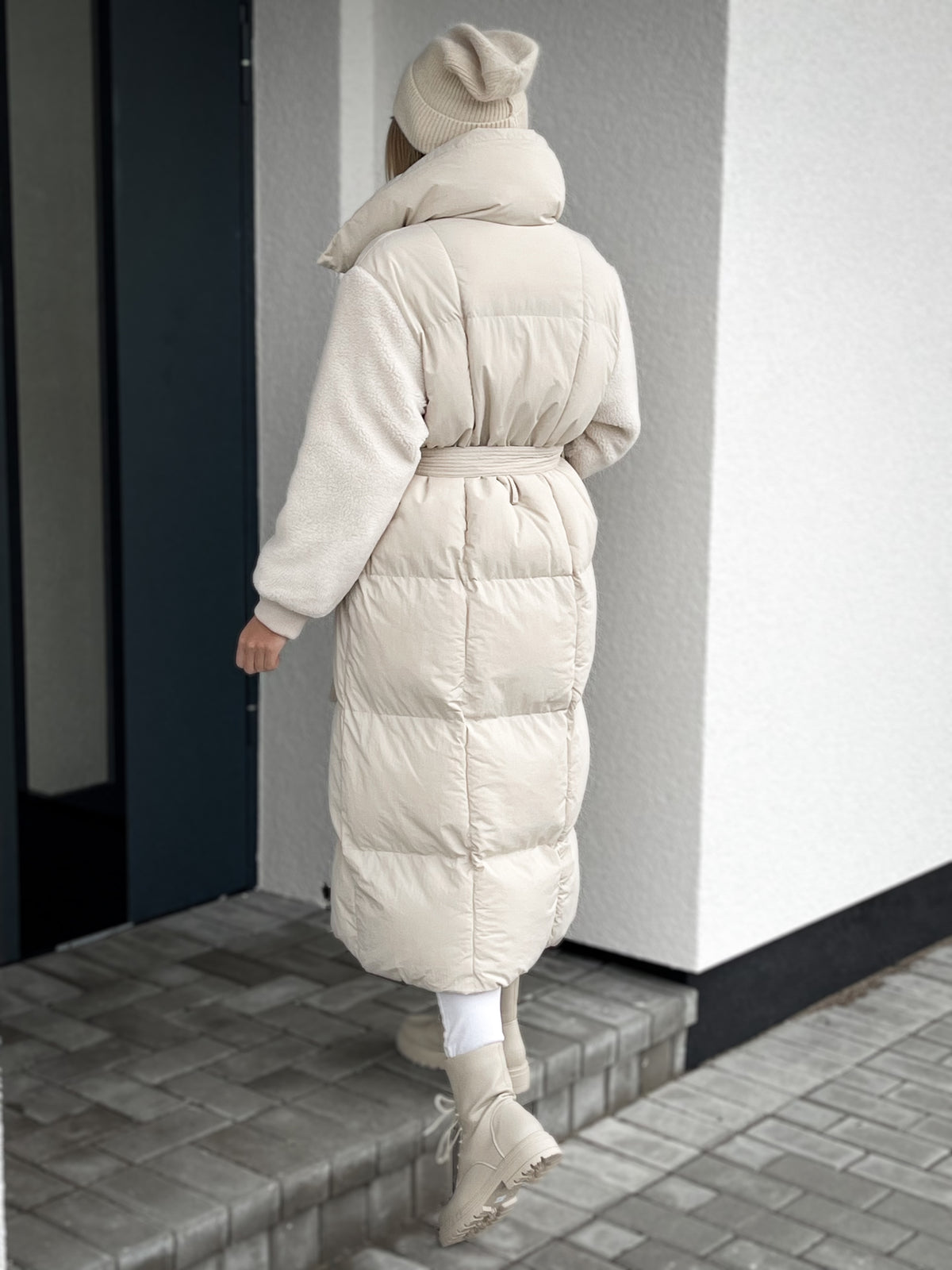 moteriska-ilga-striuke-su-dirzu-tuscany-kremine