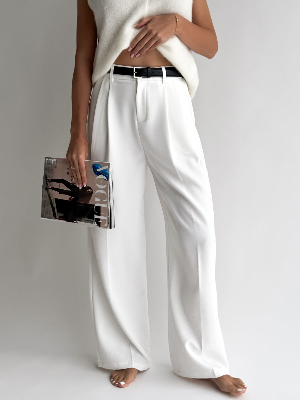 moteriskos-klasikines-kelnes-su-dirzu-moreno-balta