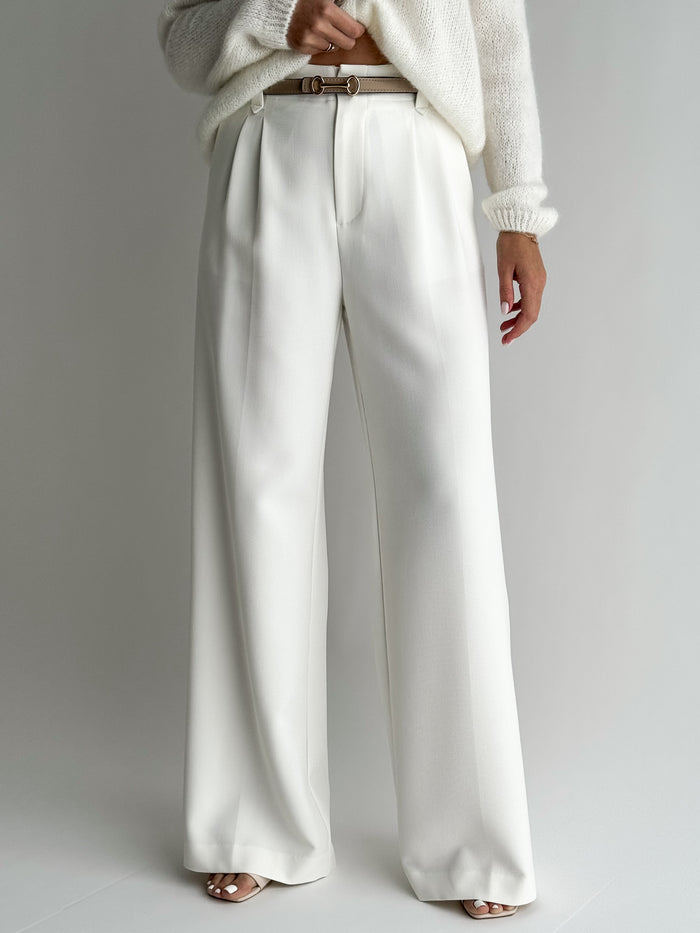 moteriskos-placios-klasikines-kelnes-sancha-balta