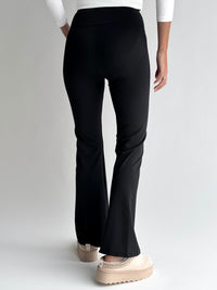 figura-formuojancios-placios-tamprios-kelnes-ada-juoda