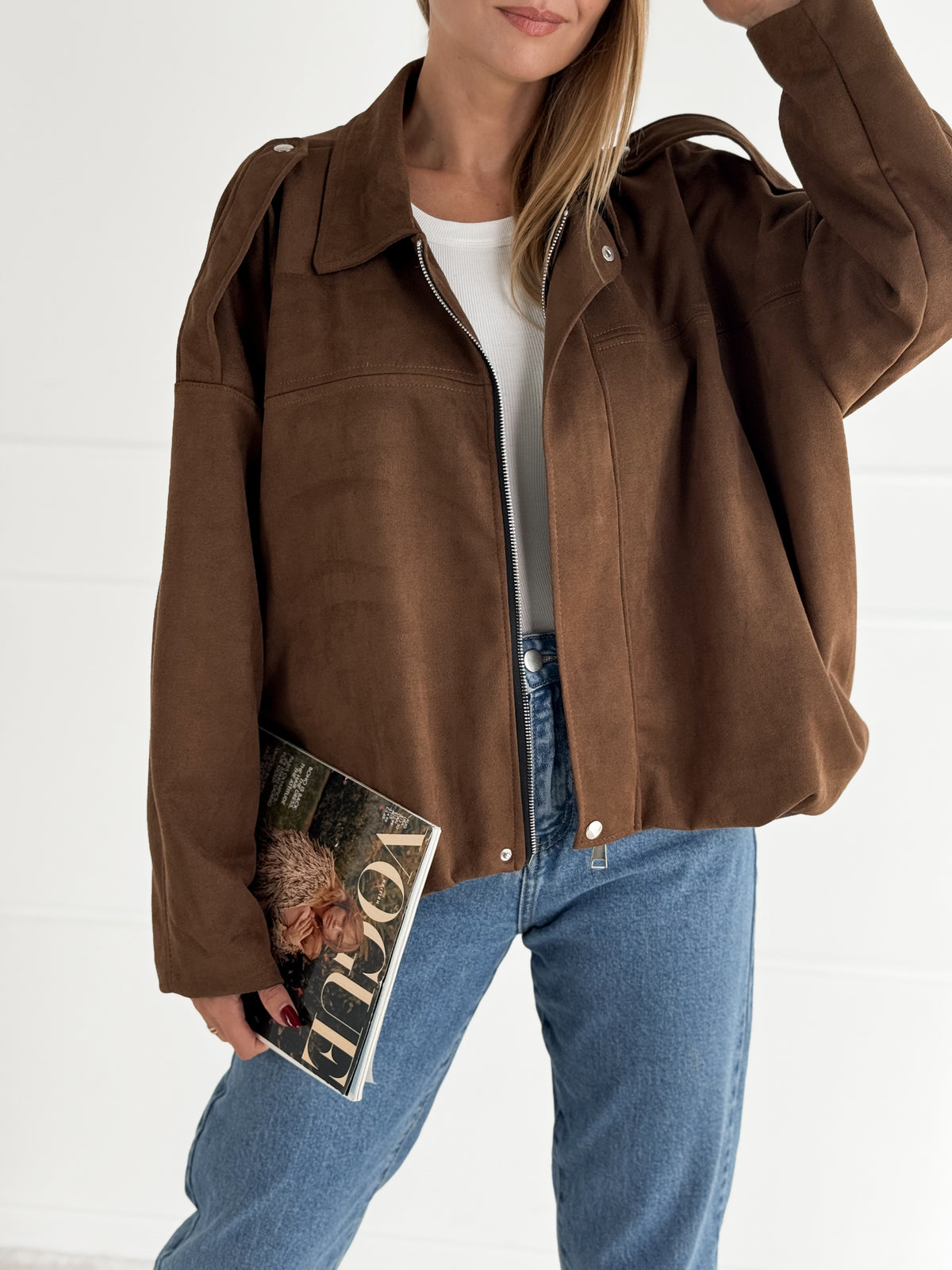 Moteriškas zomšos imitacijos švarkas NIVORA Tamsiai ruda