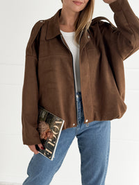 Moteriškas zomšos imitacijos švarkas NIVORA Tamsiai ruda