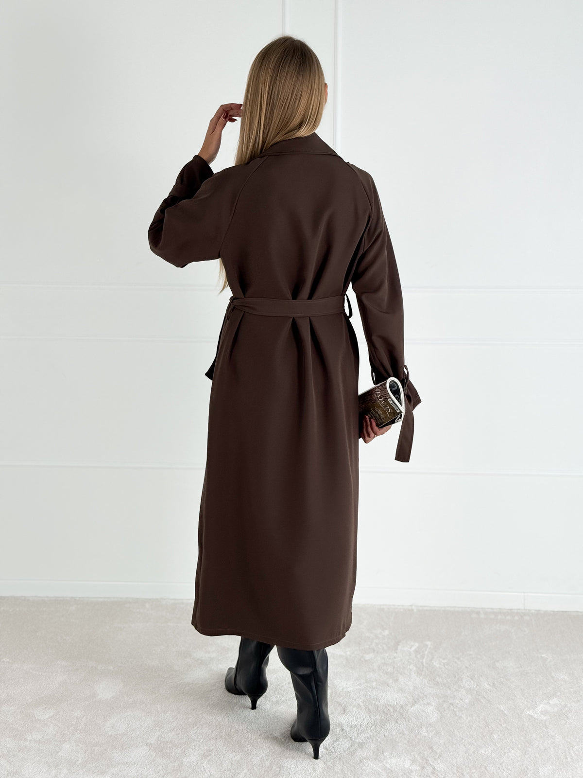 Moteriškas ilgas paltas su diržu REYNA Tamsiai ruda