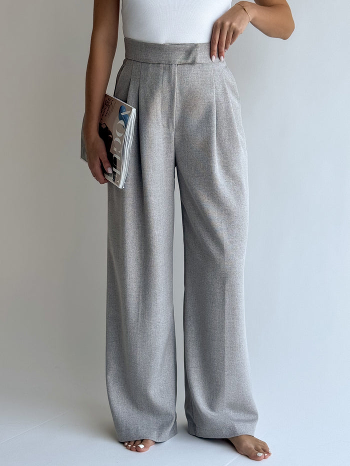 moteriskos-placios-klasikines-kelnes-julieta-pilka