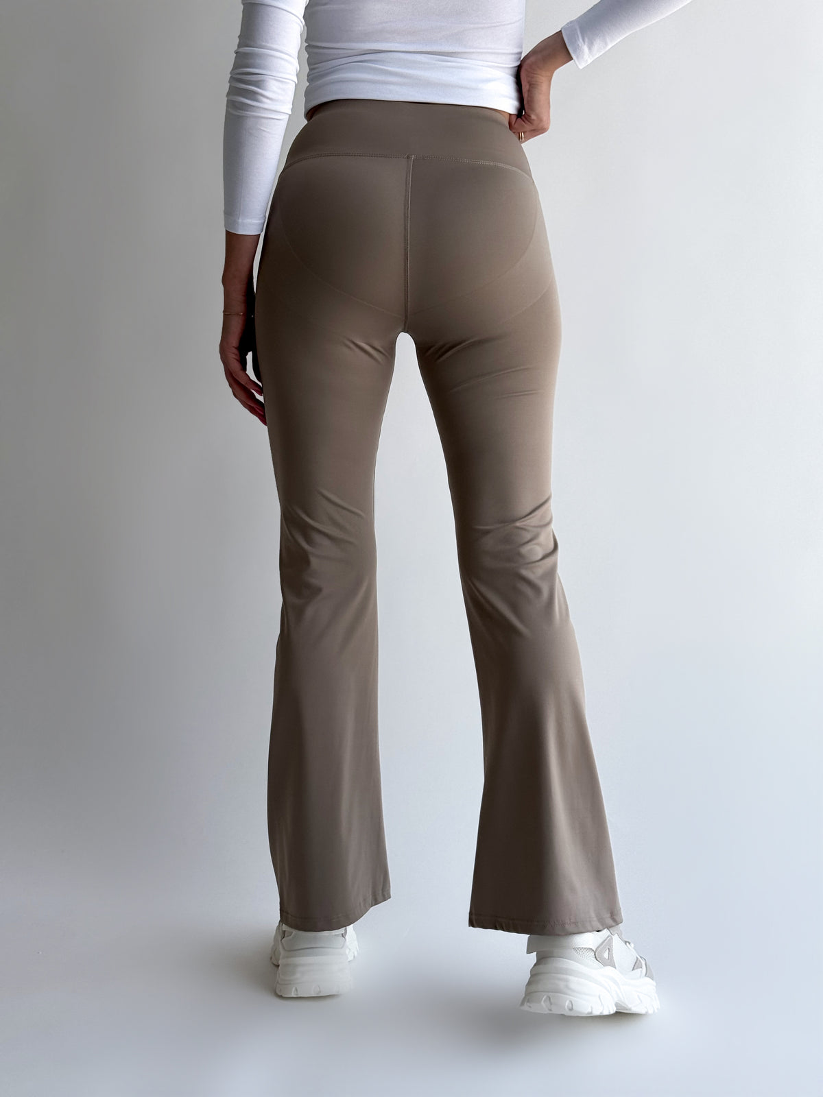 Figūrą formuojančios plačios tamprios kelnės ADA Kapučino