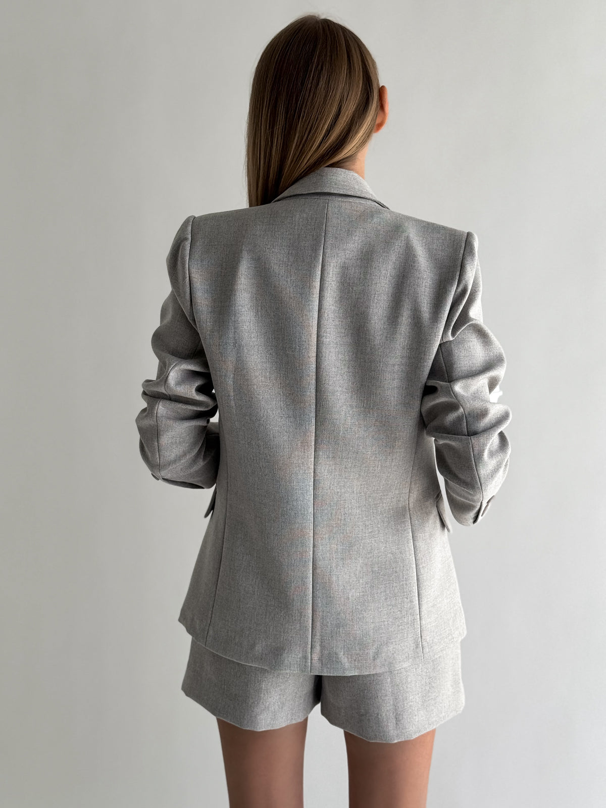 moteriskas-klasikinis-svarkas-julieta-pilka