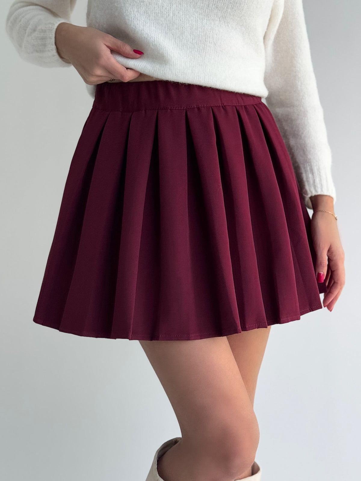 moteriskas-klostuotas-sijonas-fumi-bordo