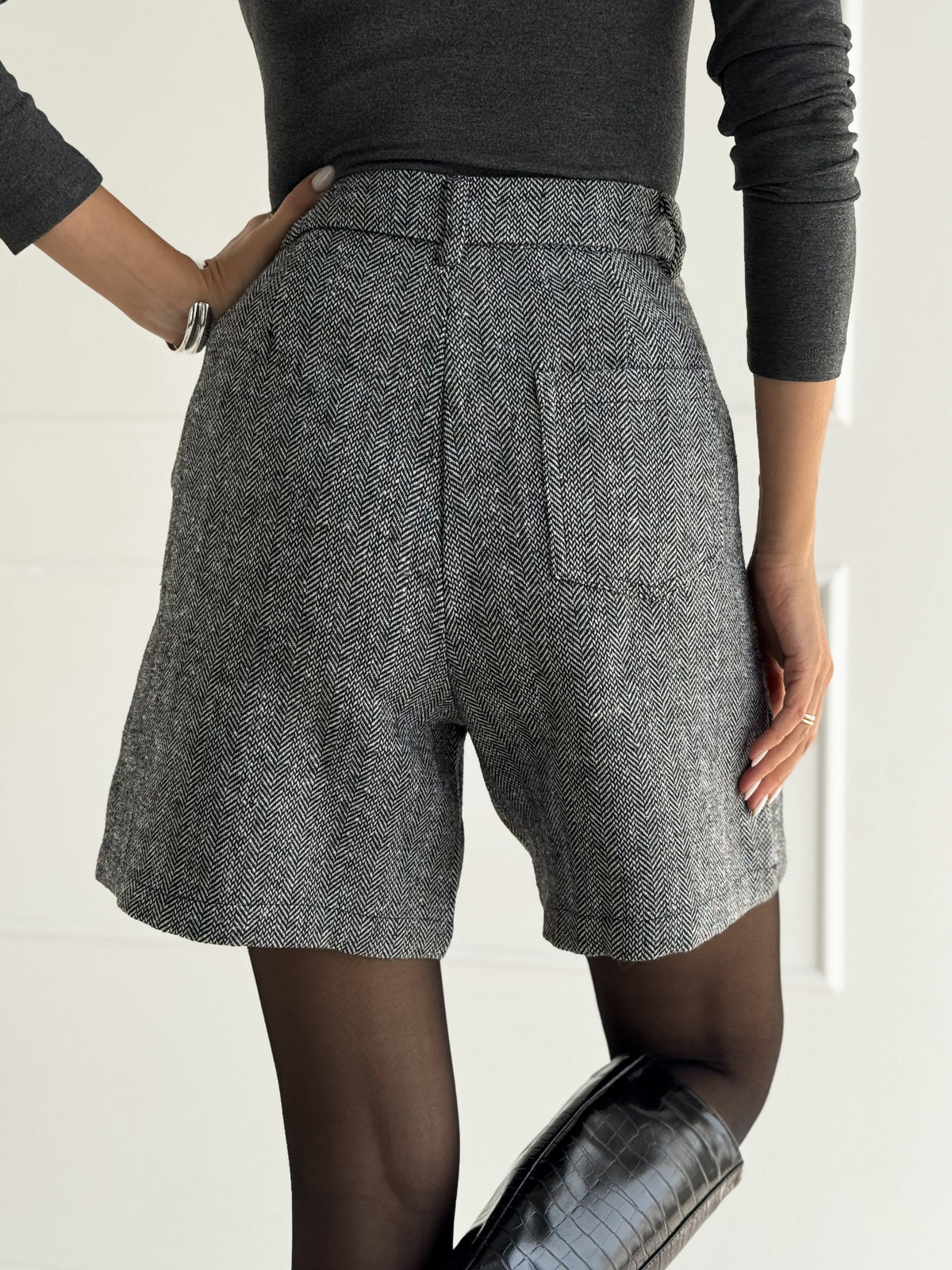 Moteriški šortai su vilna JULISSA Pilka