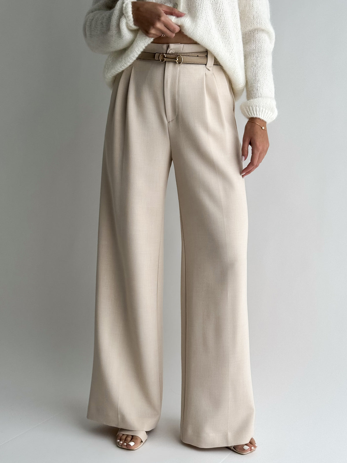 moteriskos-placios-klasikines-kelnes-sancha-kremine