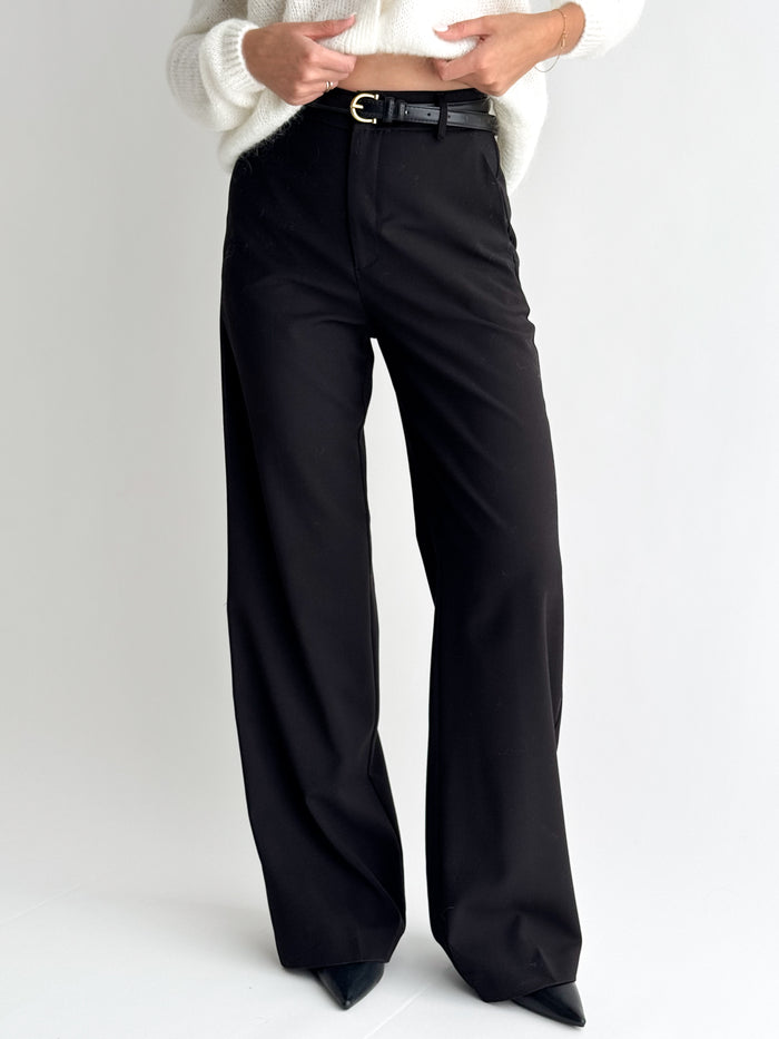 moteriskos-placios-klasikines-kelnes-veronica-juoda