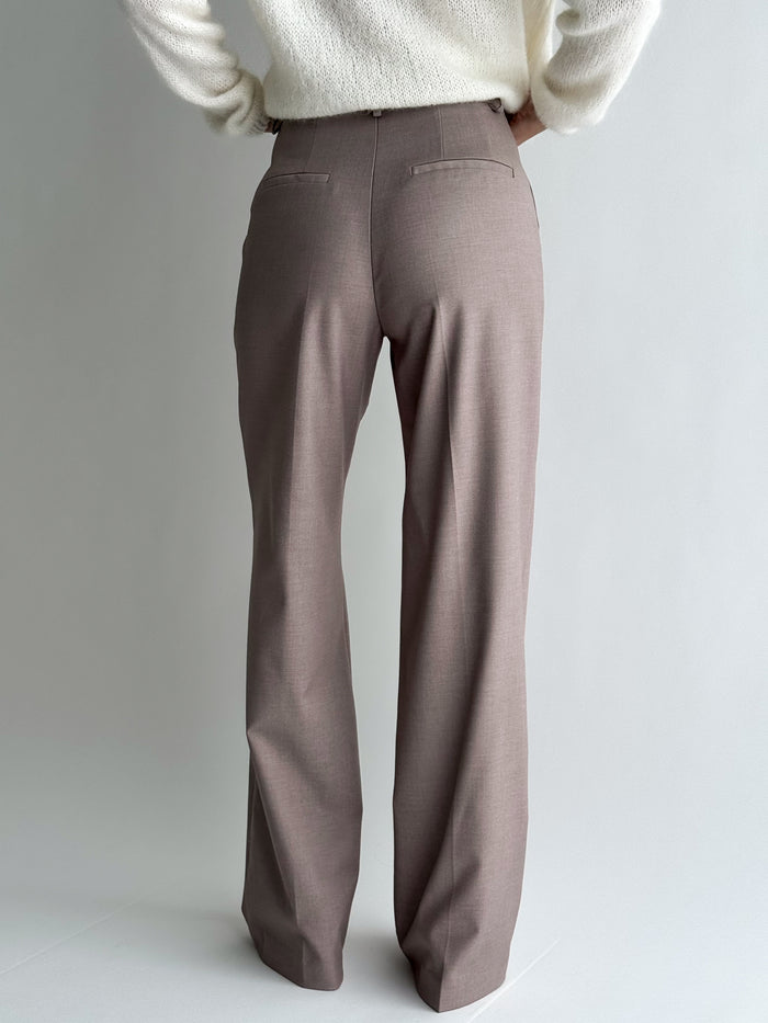 moteriskos-placios-klasikines-kelnes-veronica-kapucino