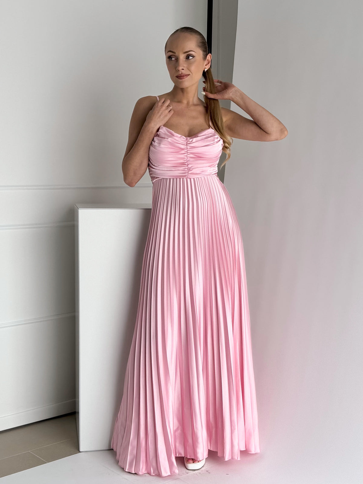 Moteriška ilga proginė suknelė LENORA Rožinė