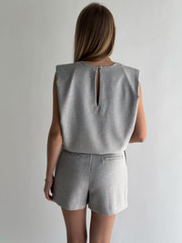 moteriska-puosni-palaidine-julieta-pilka