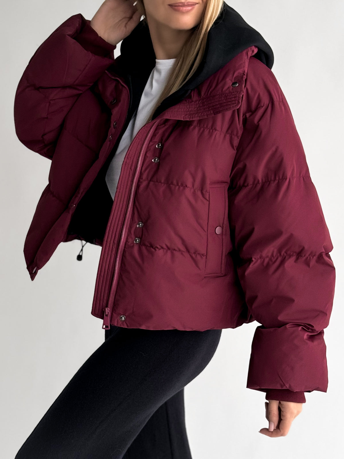 Moteriška trumpa kombinuoto audinio striukė su gobtuvu ARGON Bordo