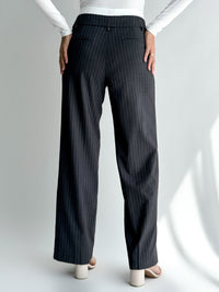 moteriskos-placios-klasikines-kelnes-malia-pilka