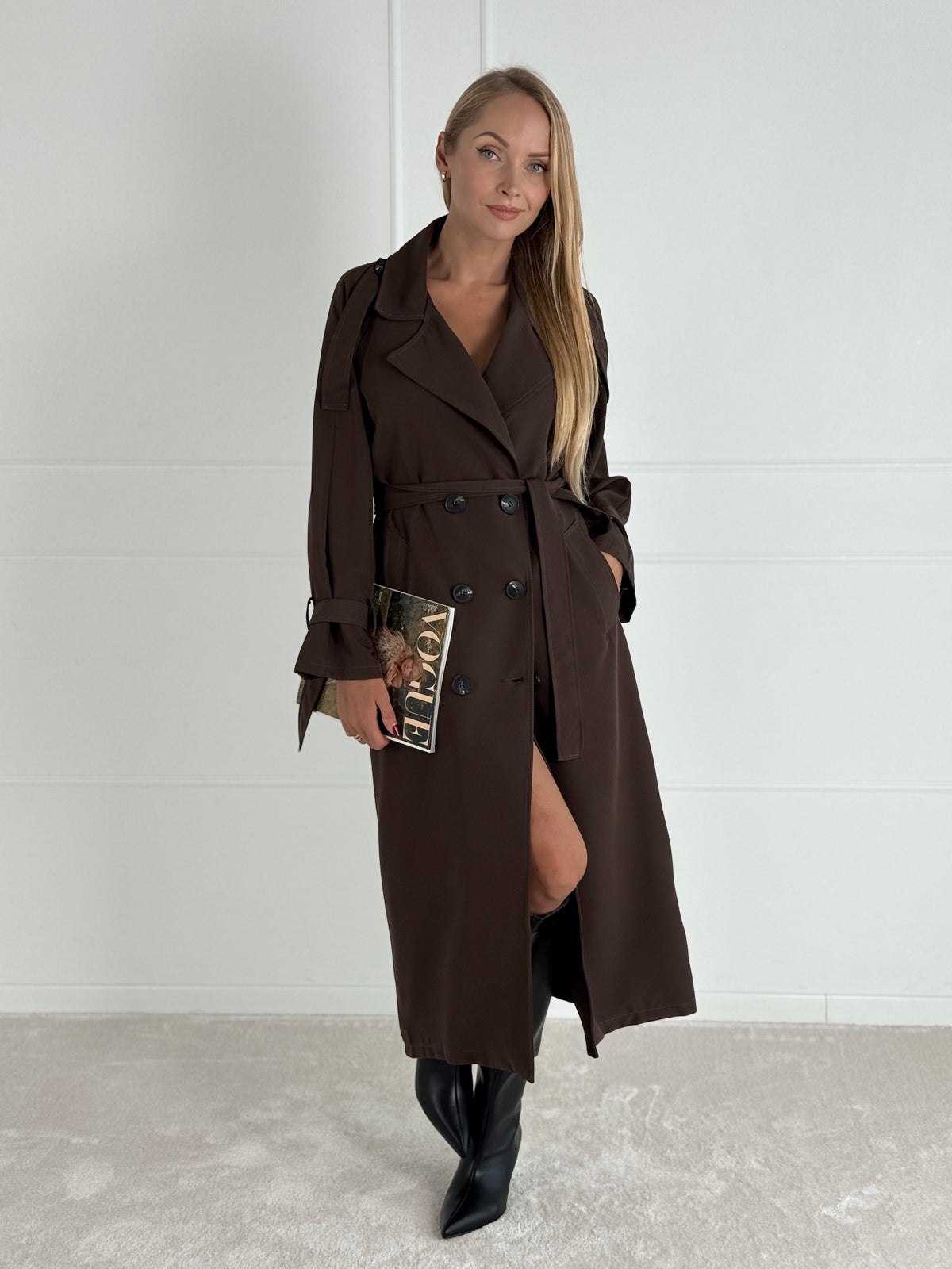 Moteriškas ilgas paltas su diržu REYNA Tamsiai ruda