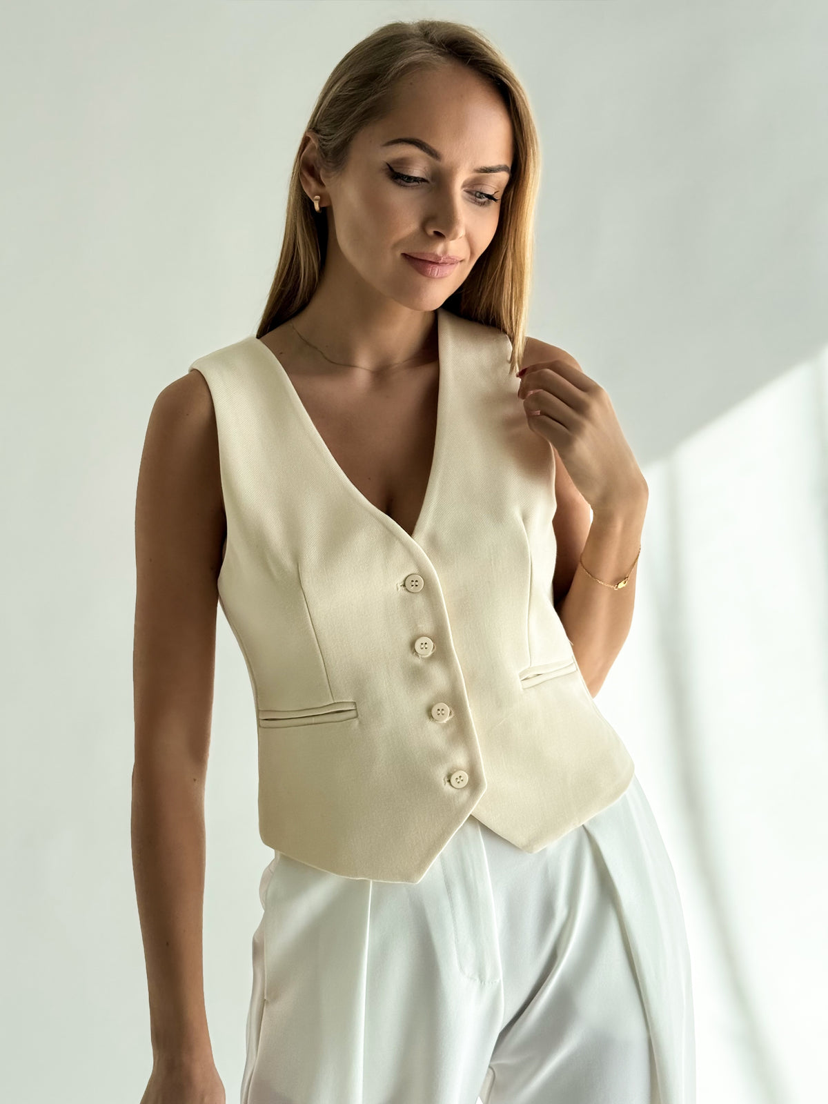 moteriska-klasikine-liemene-dolce-kremine