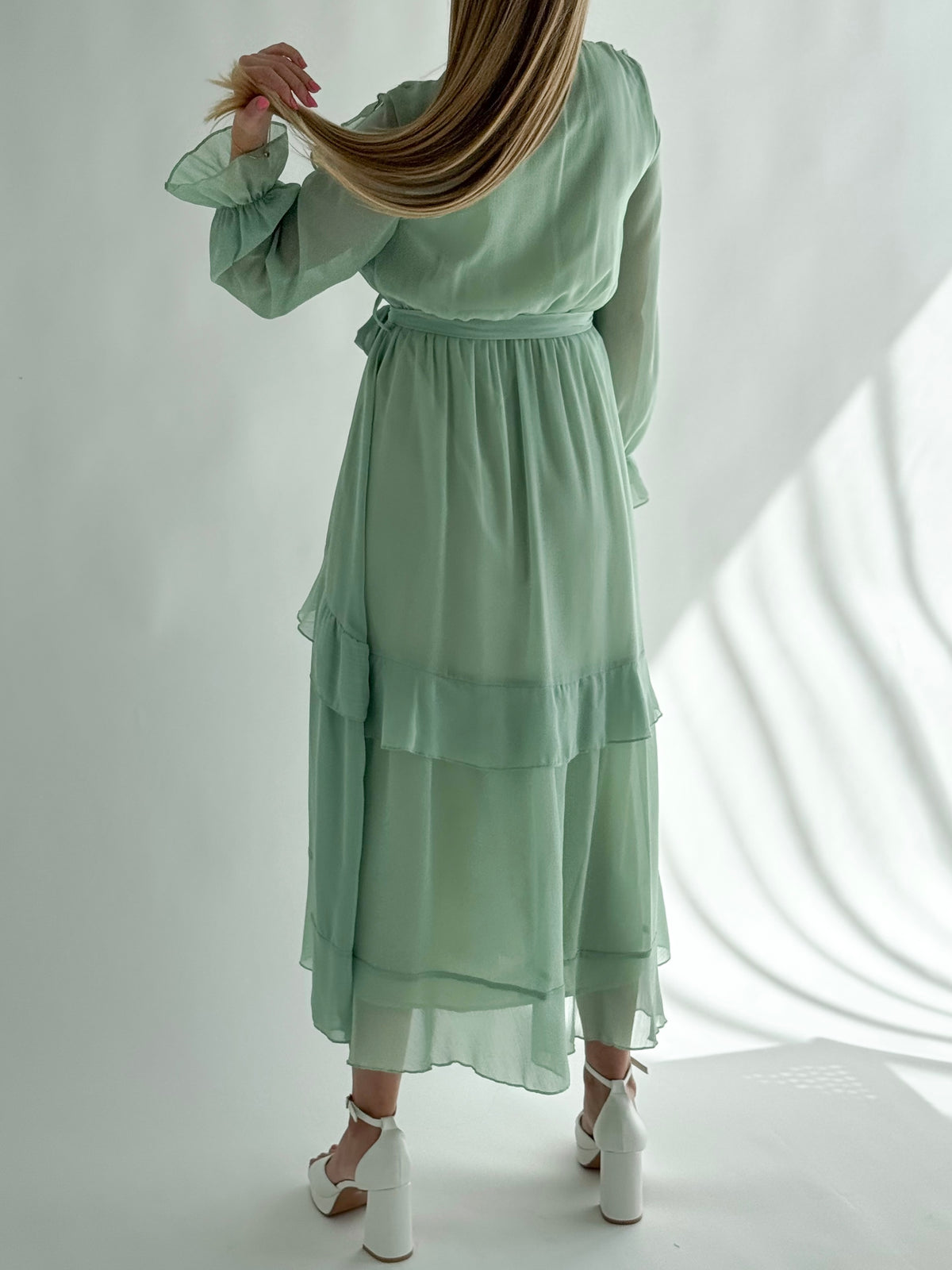 Moteriška ilga proginė suknelė su diržu NYLA Mėtinė