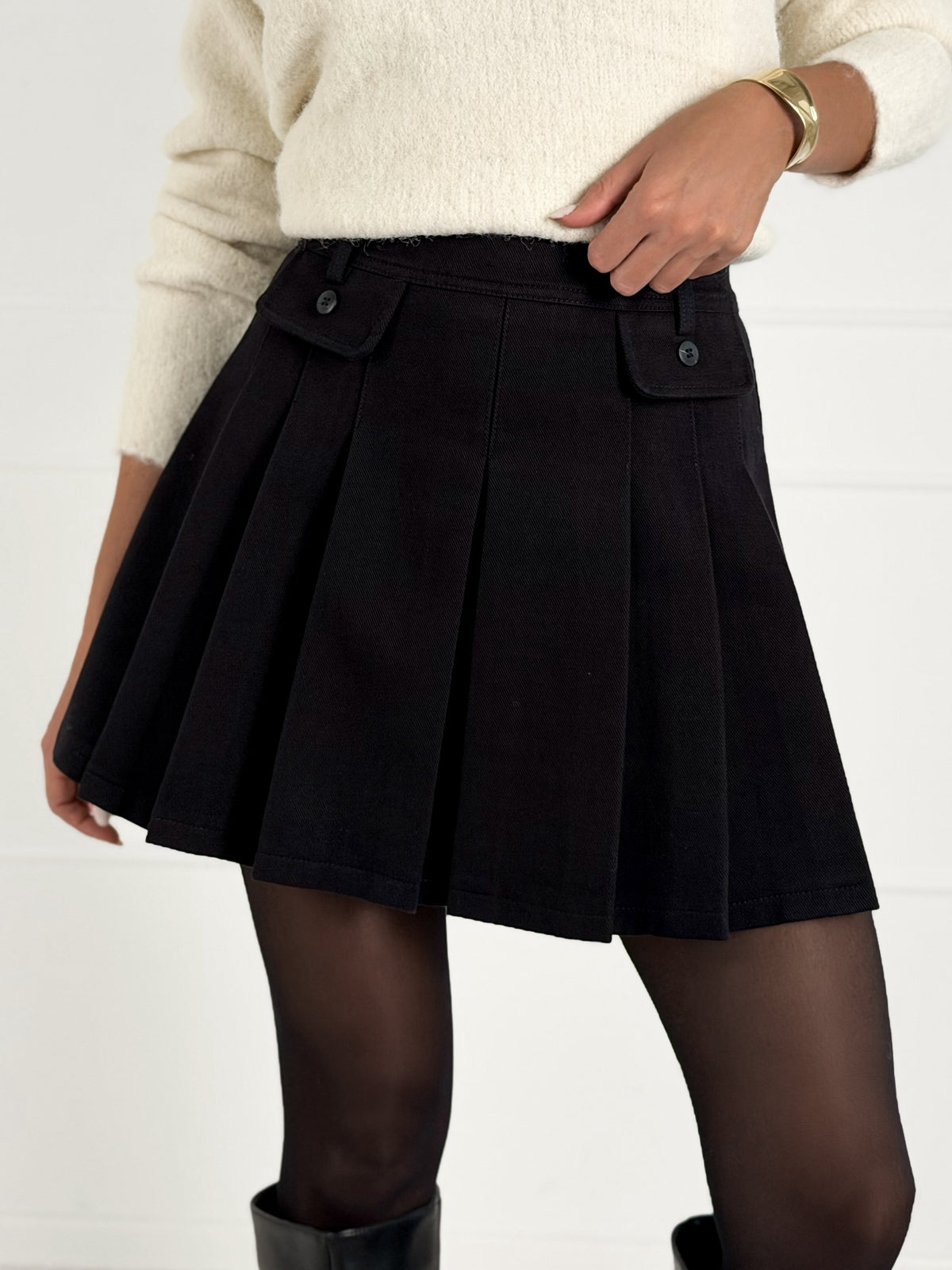 Moteriškas klostuotas sijonas su šortais TABITHA Juoda