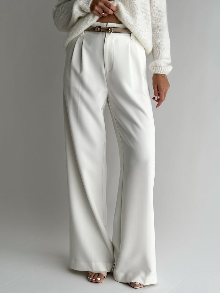 moteriskos-placios-klasikines-kelnes-sancha-balta