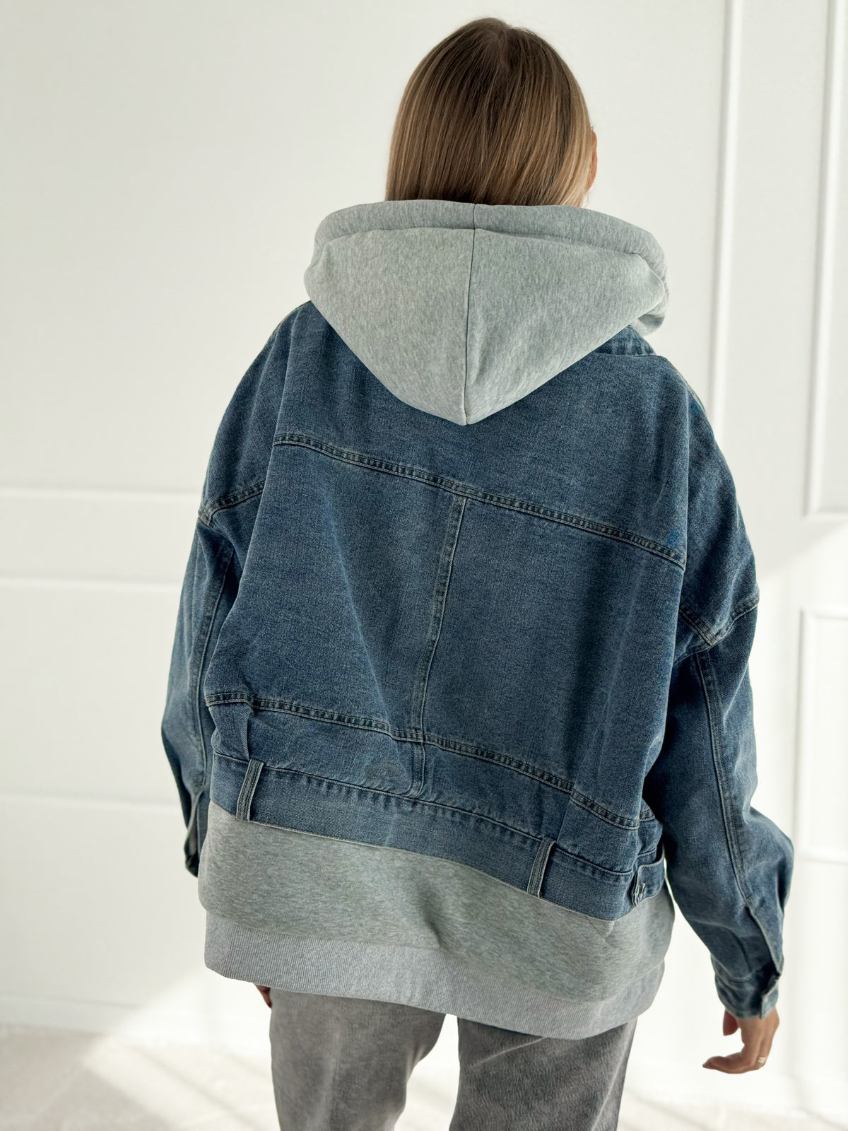 Moteriška kombinuoto audinio džinsinė šilta striukė su gobtuvu CLAIRE