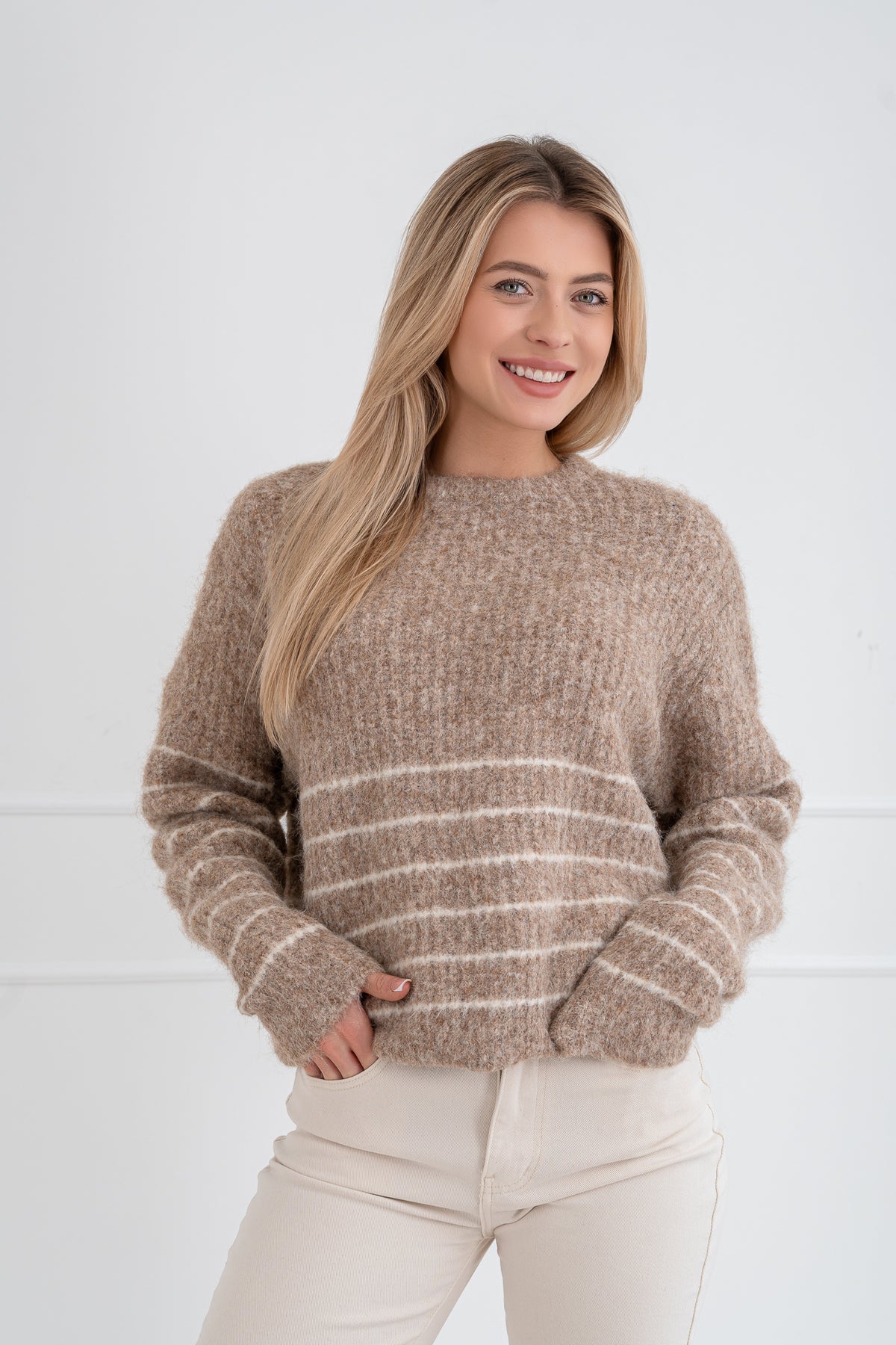 Moteriskas-siltas-megztinis-su-vilna-ODELIA-Sviesiai-ruda