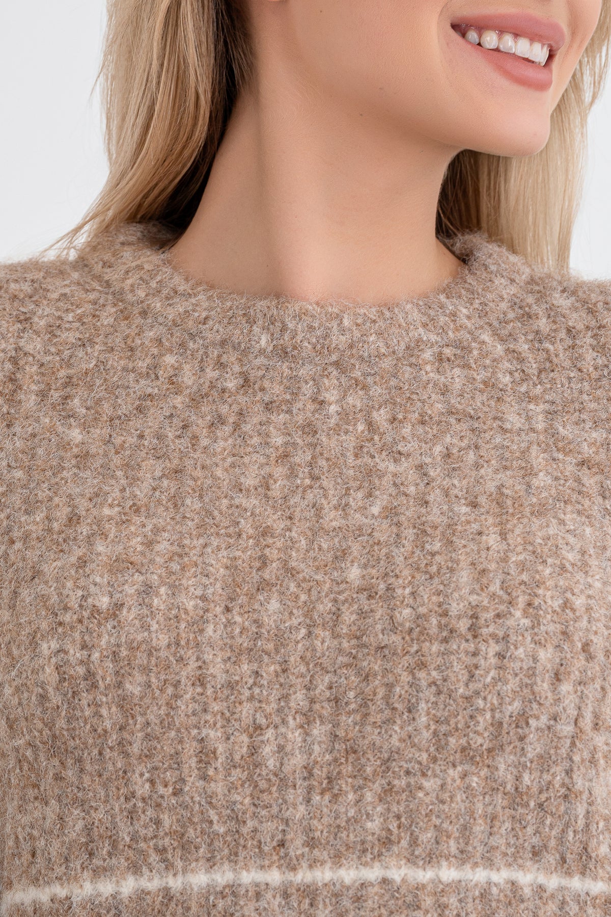 Moteriskas-siltas-megztinis-su-vilna-ODELIA-Sviesiai-ruda