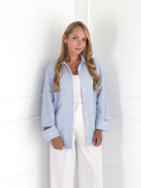 Moteriški dryžuoti klasikiniai marškiniai CHEVY Tamsiai mėlyna