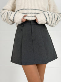 Moteriškas klostuotas sijonas su šortais CAROLA Pilka