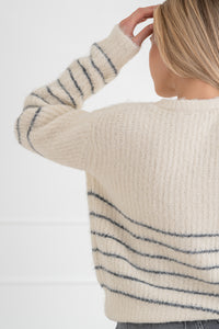 Moteriškas šiltas megztinis su vilna ODELIA Balta