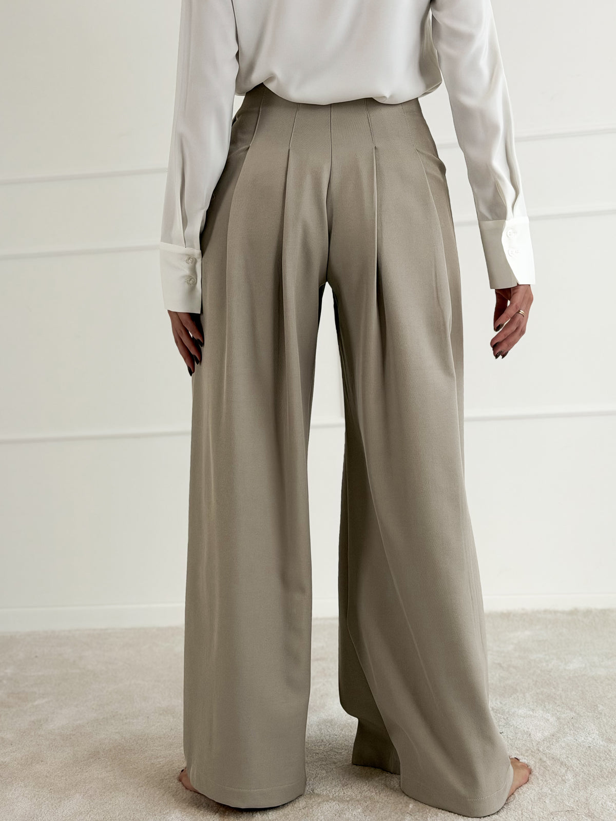 Moteriškos plačios klasikinės kelnės MADHU Kreminė