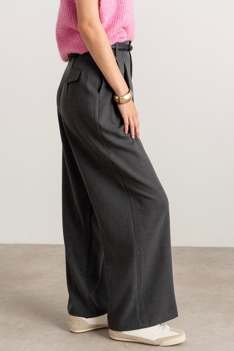 Moteriškos klasikinės kelnės su diržu BASILIO Pilka