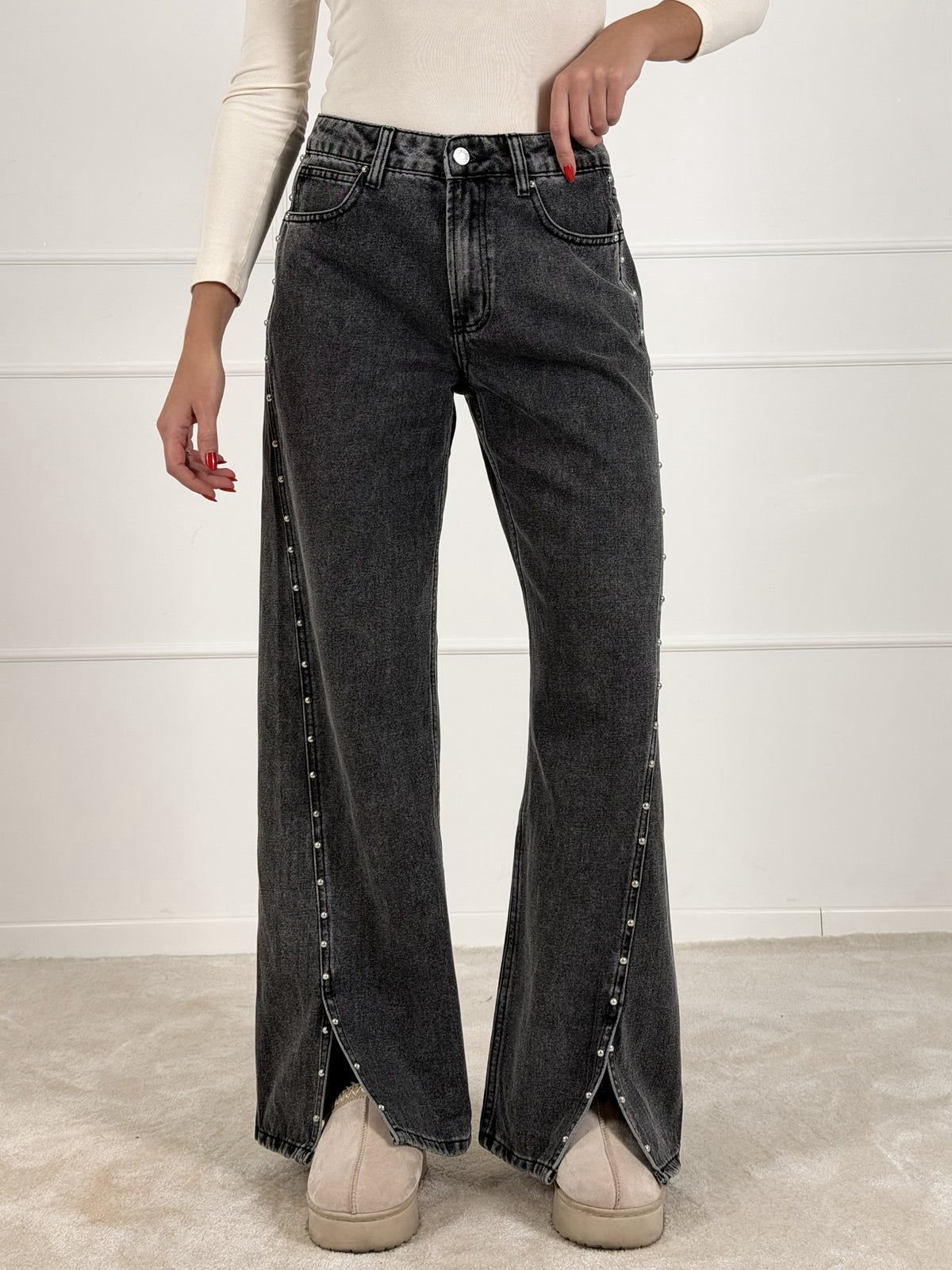 Moteriški platėjantys džinsai su kniedėmis WOODY Pilka