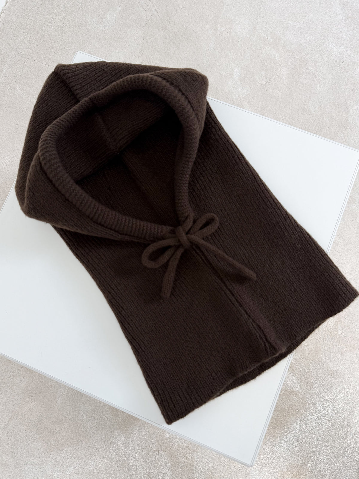 Moteriška balaklava su vilna LYANNA Tamsiai ruda