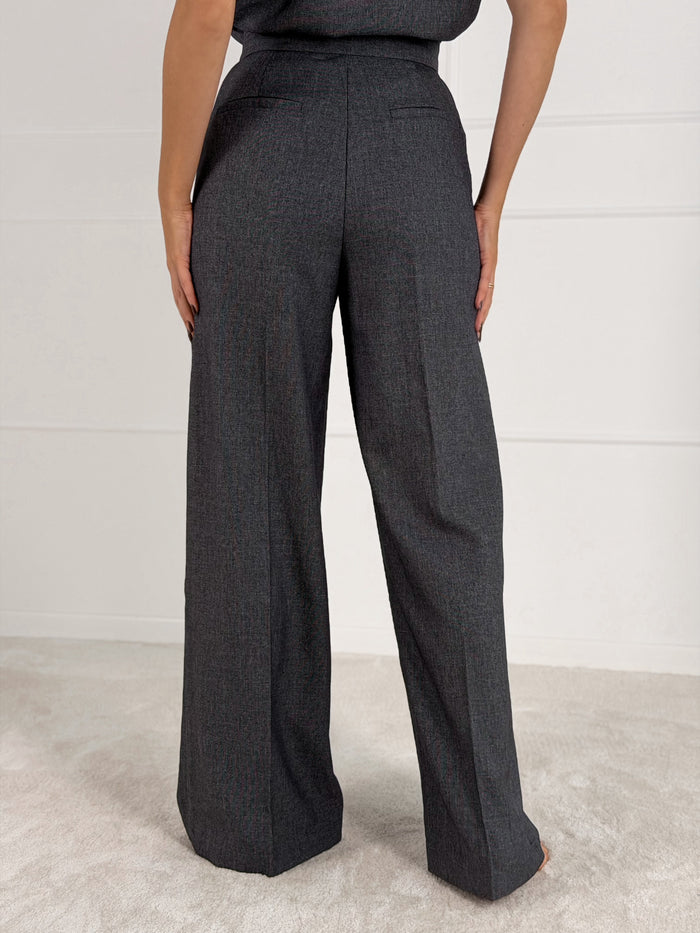 Moteriškos plačios klasikinės kelnės JULIETA Juoda